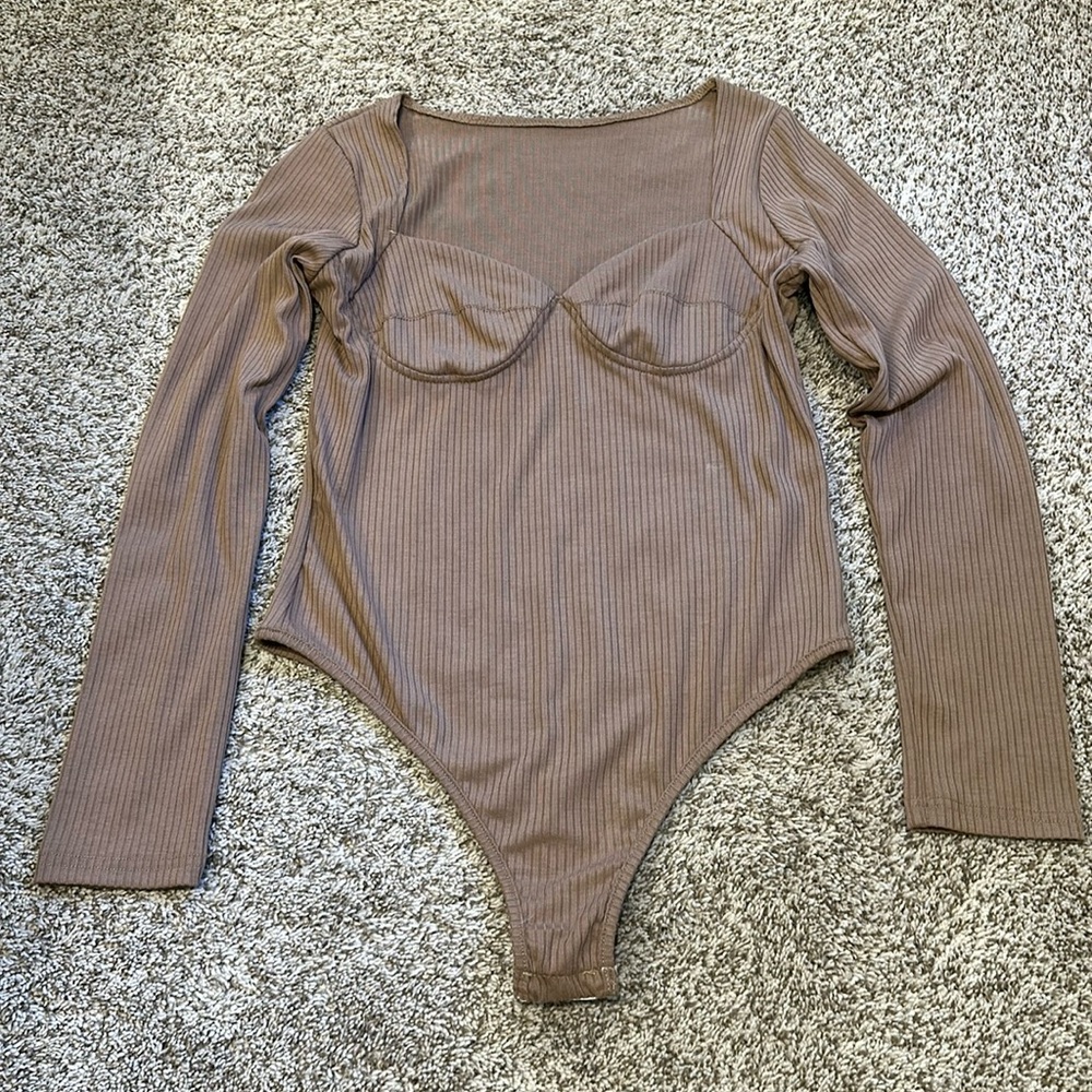 Long sleeve brown knit bodysuit. Size medium.